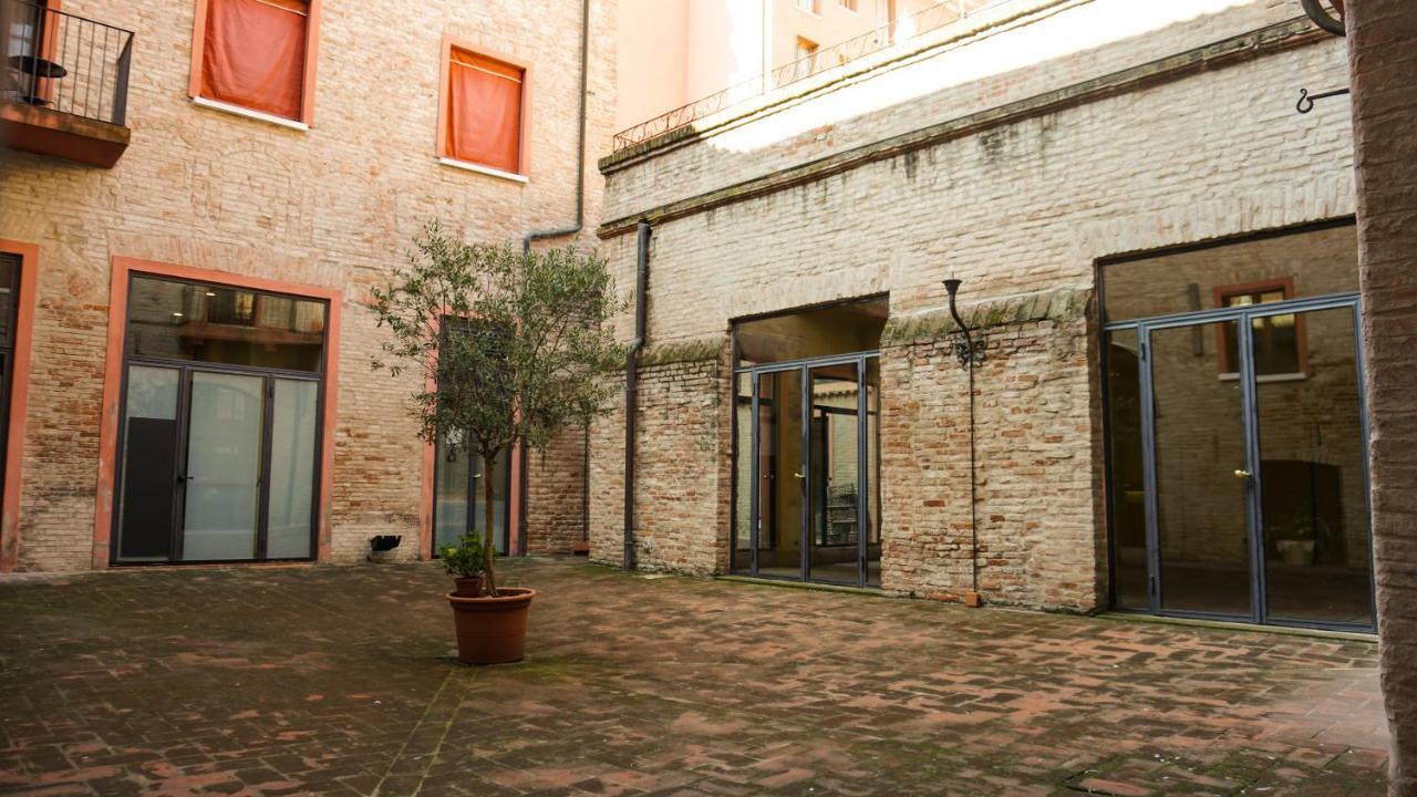 Antica Dimora Della Racchetta Hotel Ferrara Exterior photo